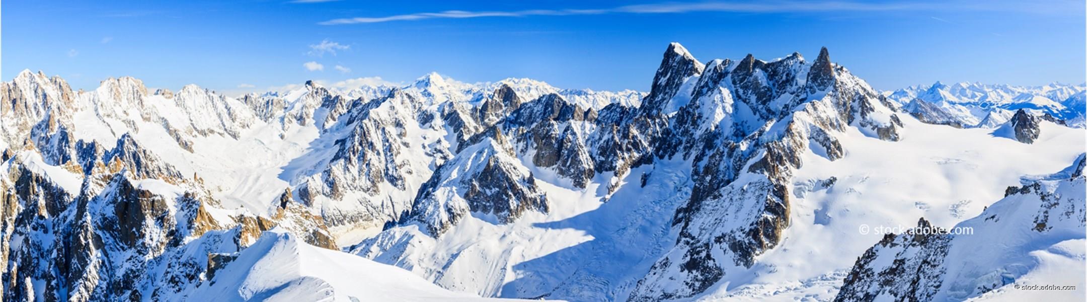 Ausblick von Aiguille du Midi bei Chamonix auf Mont Blanc 