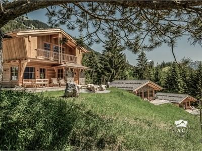 Mountain Chalets im Sommer
