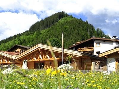 Exklusive Chalets in der Tiroler Zugspitzarena im Sommer