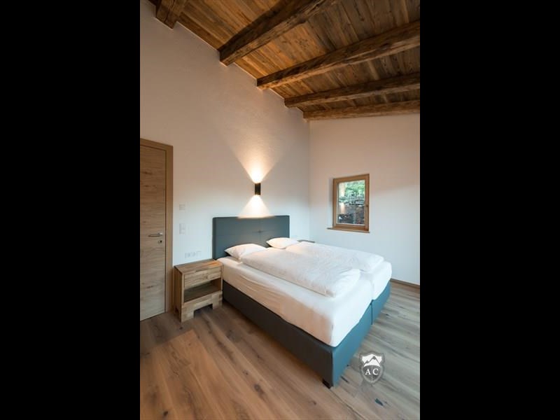 Master Bedroom mit Sichtdachstuhl