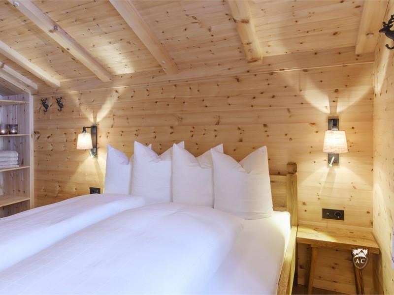 gemütliches Doppelschlafzimmer aus Zirbenholz