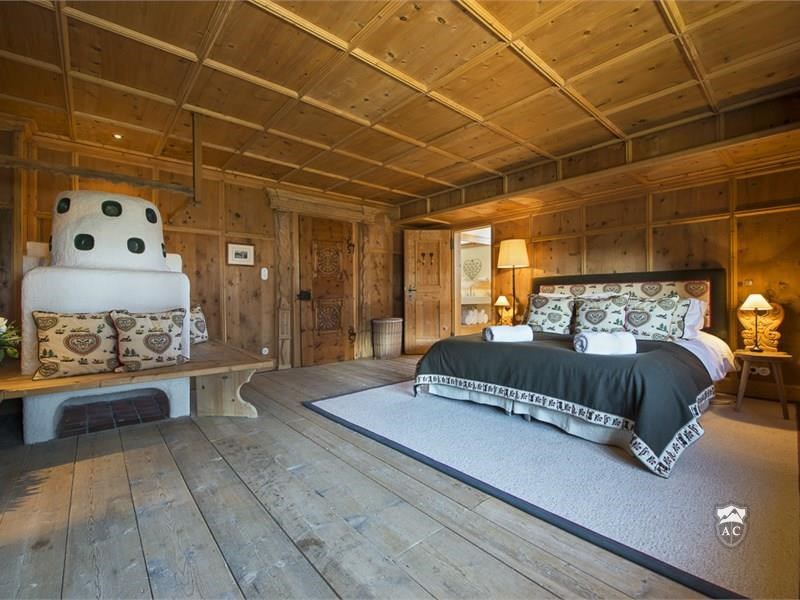 Schlafzimmer 3 mit traditionellem Kamin