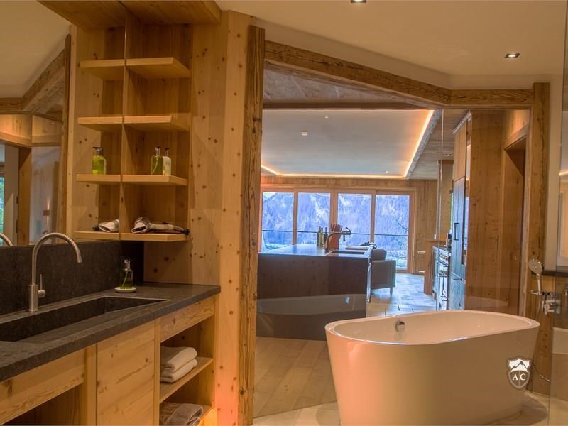 Badezimmer mit freistehender Badewanne Chalet Lodge 3