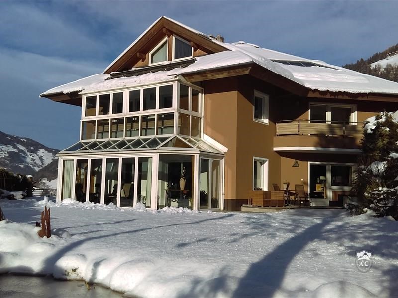 Landhaus Chalet im Zillertal im Winter