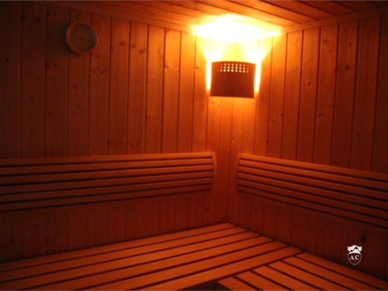 Sauna innen beleuchtet