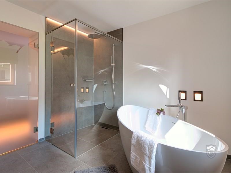 Badezimmer mit Badewanne Apartment 1