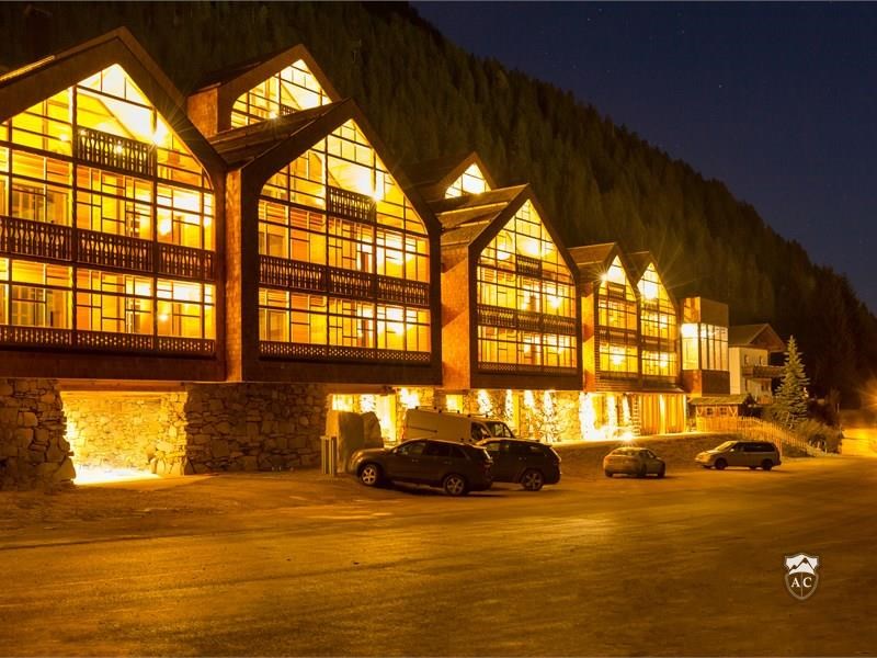 Luxus Lodges bei Sterzing bei Nacht