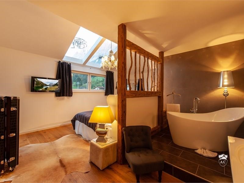 Doppelschlafzimmer mit Badewann Panorama
