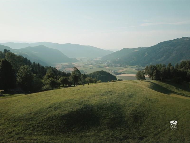 Blick Auf Weitläufiges Grundstück