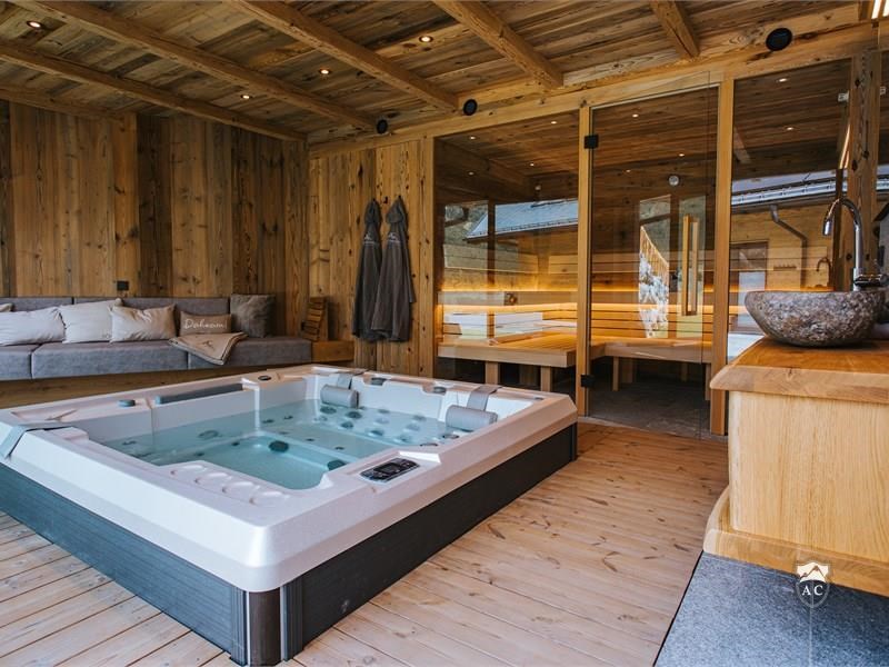 Wellnesshaus Mit Sauna Und Whirlpool