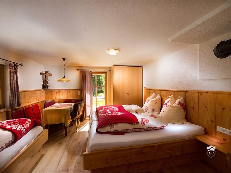 Schlafzimmer mit Doppel  und Einzelbett Chalet 1