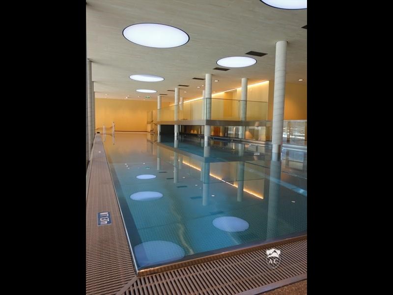 Indoor-Pool des Wellnessbereichs
