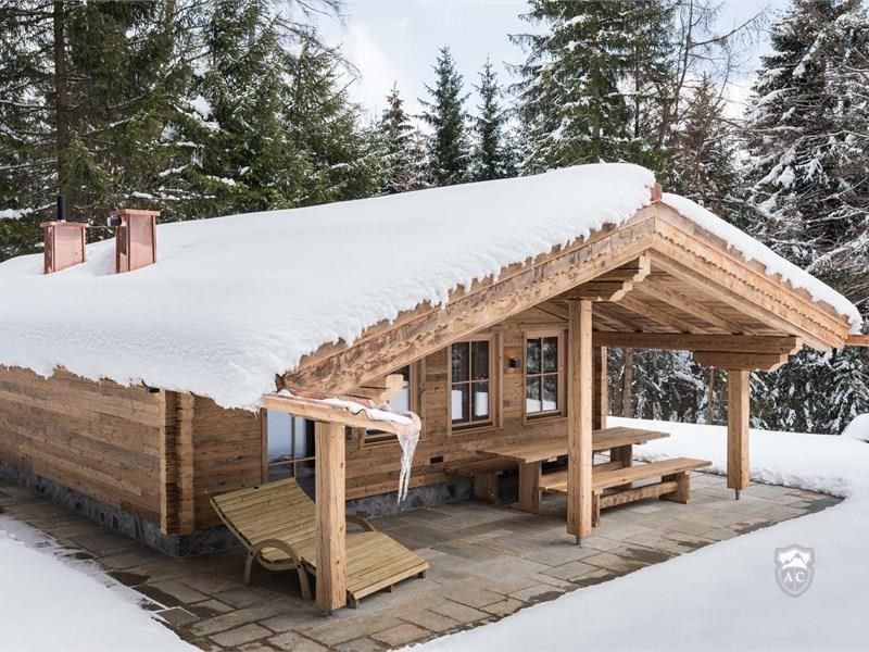 Modernes Chalet im Karwendelgebirge im Winter