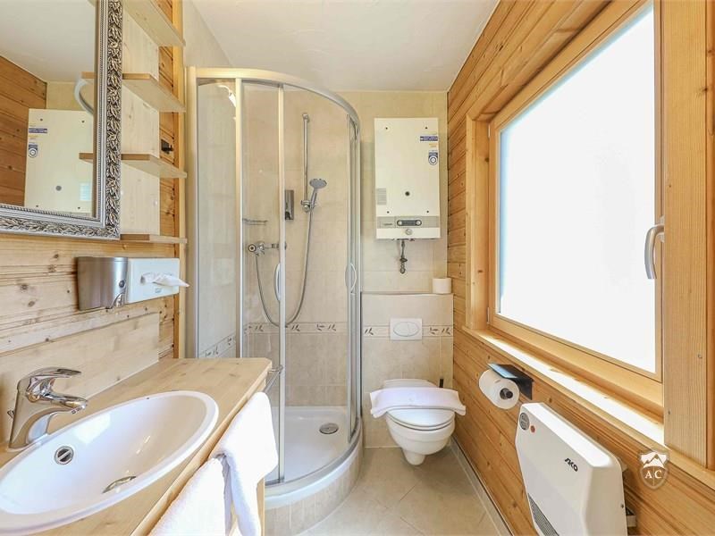 Badezimmer Mit Dusche Chalet 1