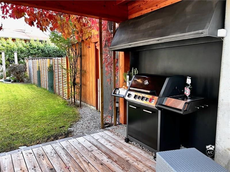 Gasgrill auf Terrasse