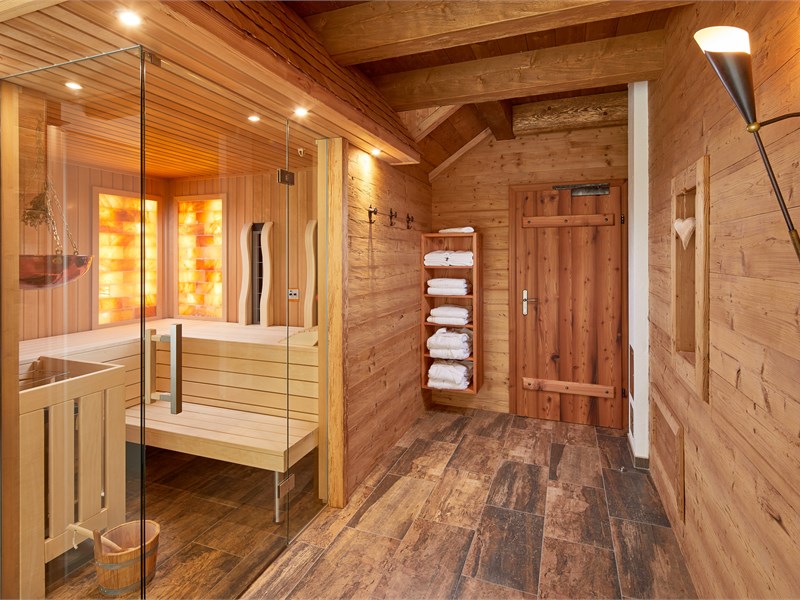 Salzstein-Sauna mit Infrarotelementen