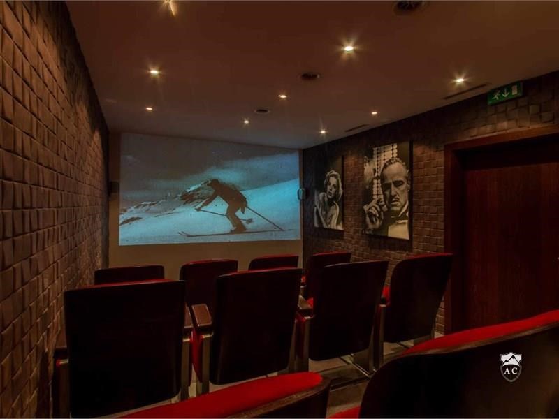 privater Kinoraum im Chalet