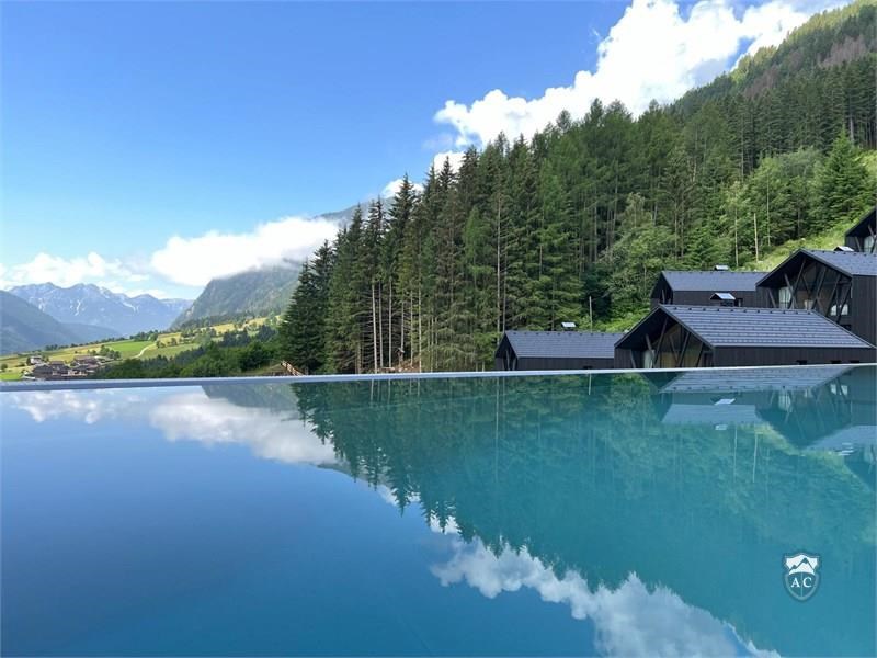 Infinitypool Mit Blick Talauswärts